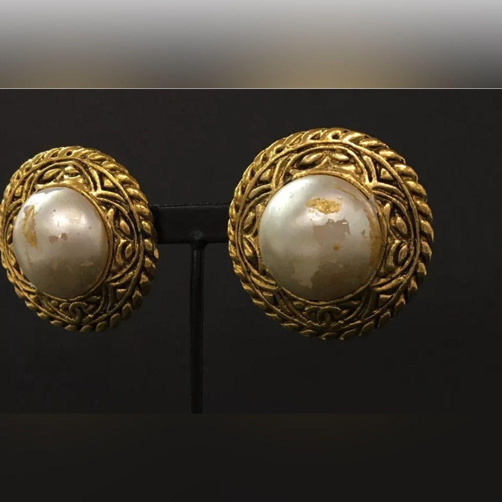Authentic CHANEL Pearl Gold Tone Earrings stamped clip on - Picture 4 of 10